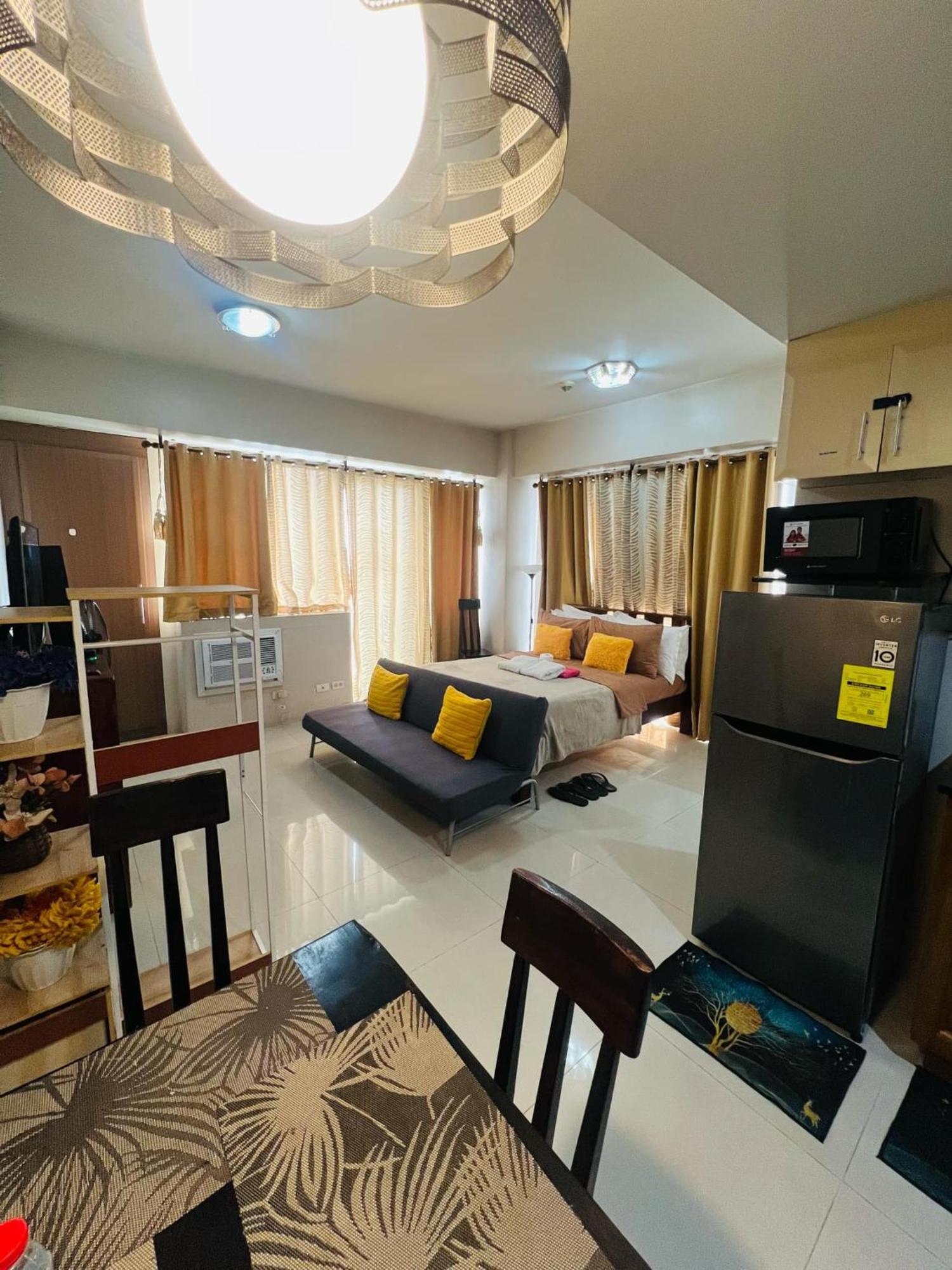 One Palm Tree Villas Condominium - Studio 7Th Fl With Balcony - Across Terminal 3 Airport Pasay Exteriér fotografie
