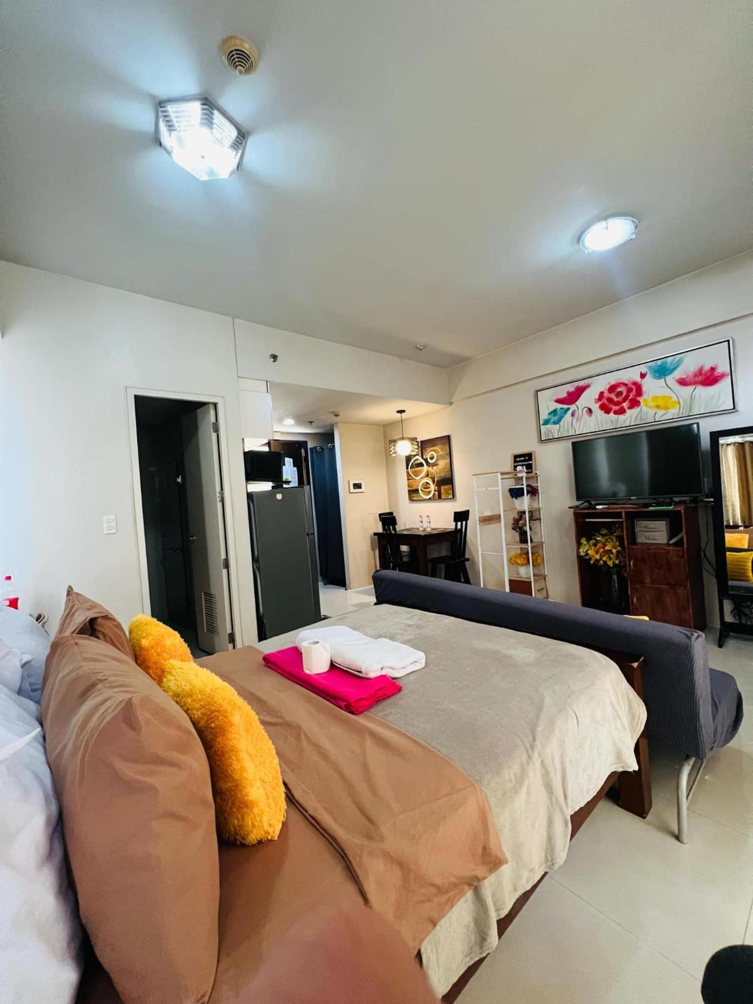 One Palm Tree Villas Condominium - Studio 7Th Fl With Balcony - Across Terminal 3 Airport Pasay Exteriér fotografie