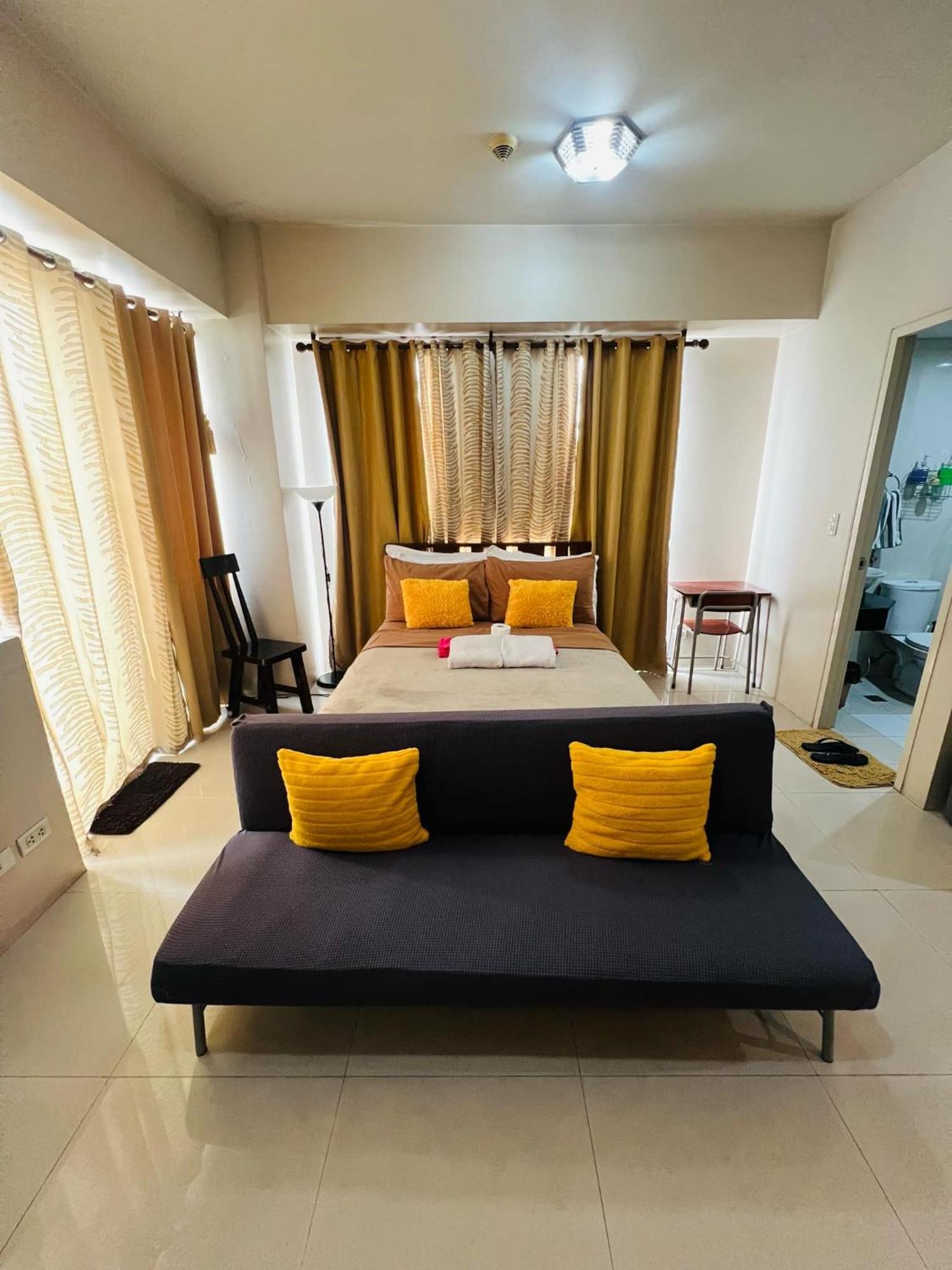 One Palm Tree Villas Condominium - Studio 7Th Fl With Balcony - Across Terminal 3 Airport Pasay Exteriér fotografie